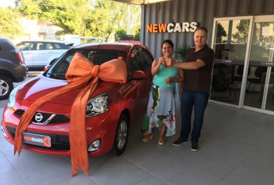 Sra Carmen Elisangela Nunes, de Santa Cruz do Sul, Nissan March 2016